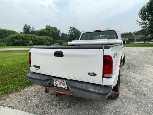 Image of Ford F-250 equipment image 2