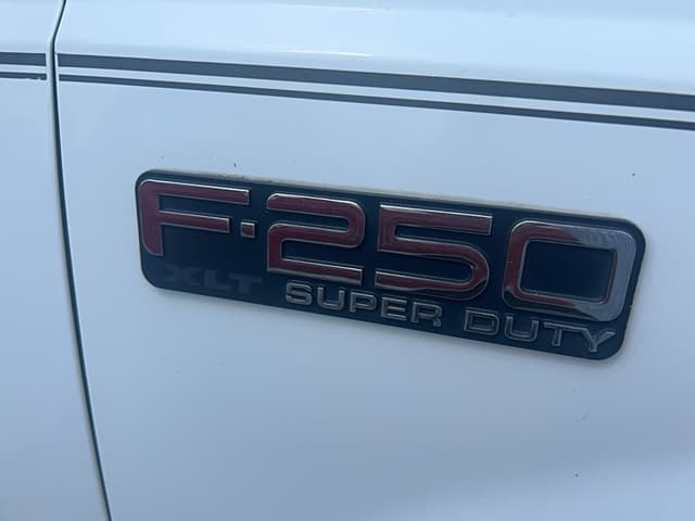 Image of Ford F-250 equipment image 3