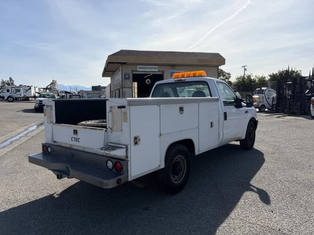 Image of Ford F-250 equipment image 2