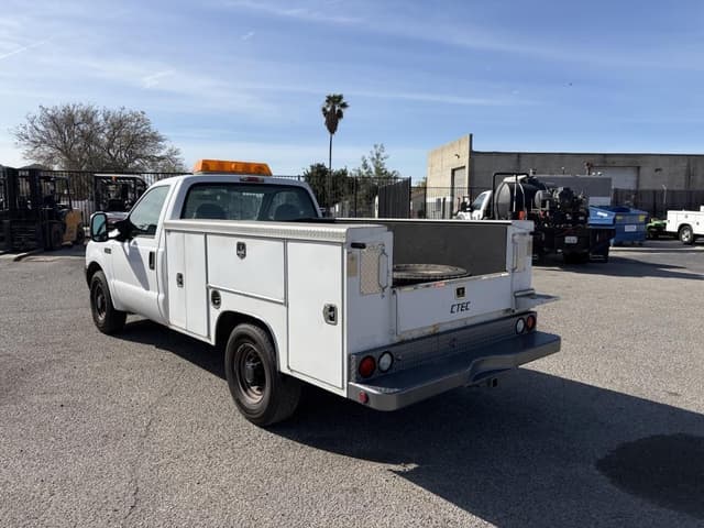 Image of Ford F-250 equipment image 3