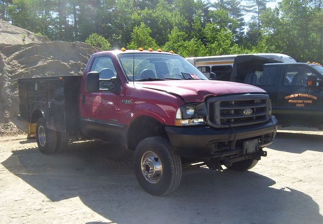 Image of Ford F-350 equipment image 1