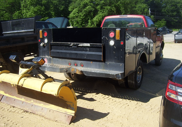 Image of Ford F-350 equipment image 2