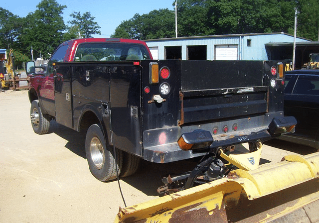Image of Ford F-350 equipment image 3