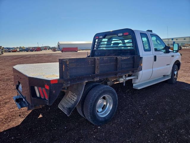 Image of Ford F-350 equipment image 4