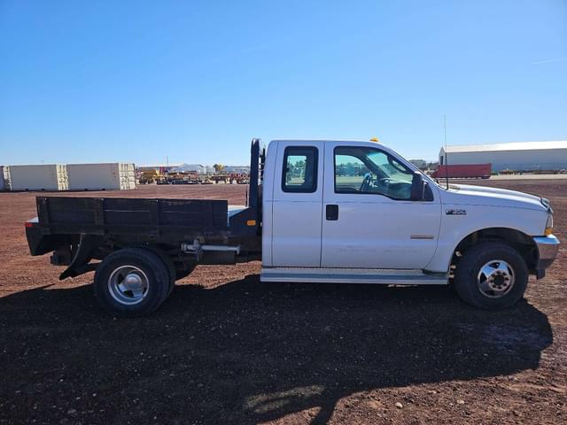 Image of Ford F-350 equipment image 3