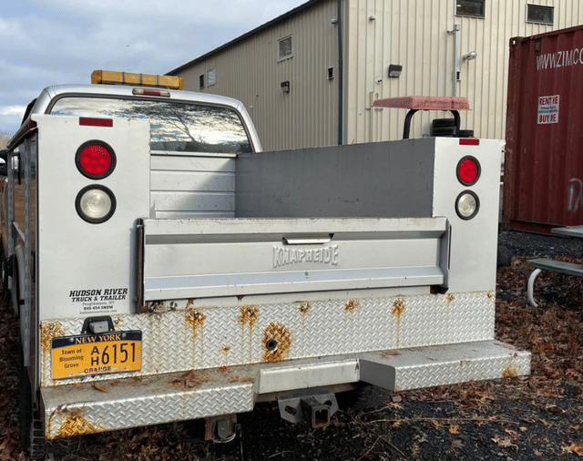 Image of Ford F-350 equipment image 2