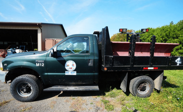 Image of Ford F-350 equipment image 1