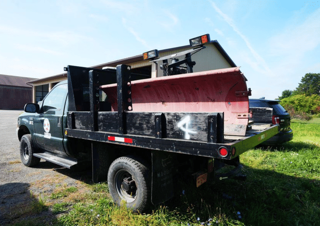 Image of Ford F-350 equipment image 2