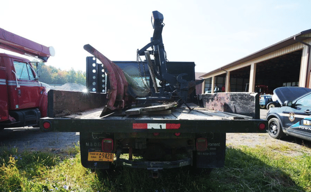 Image of Ford F-350 equipment image 3