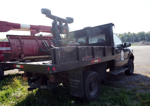 Image of Ford F-350 equipment image 4