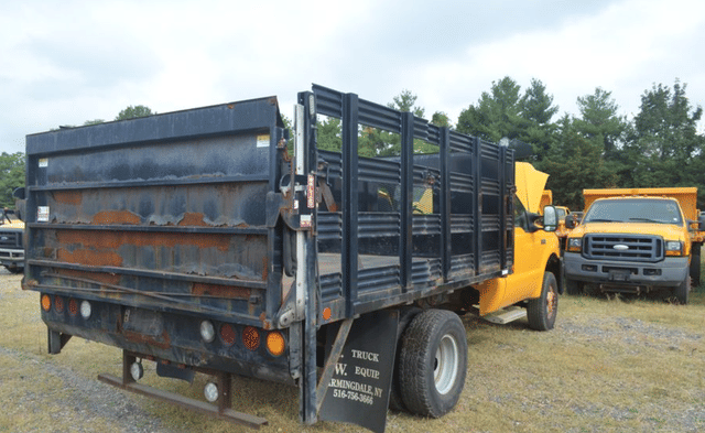Image of Ford F-350 equipment image 3
