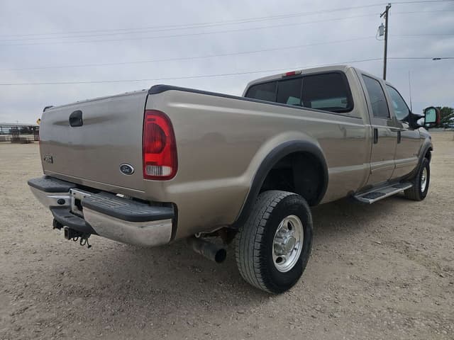 Image of Ford F-350 equipment image 4