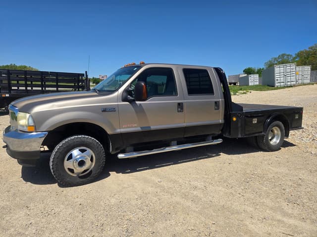Image of Ford F-350 equipment image 3