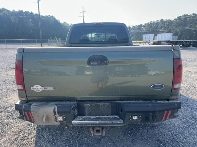 Image of Ford F-350 equipment image 3