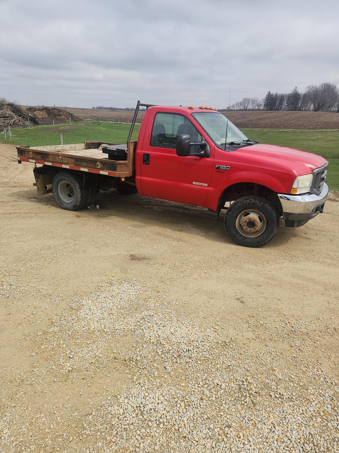 Image of Ford F-350 Primary image