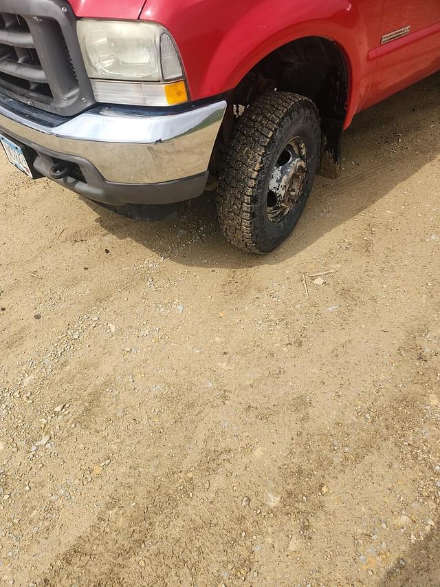 Image of Ford F-350 equipment image 4