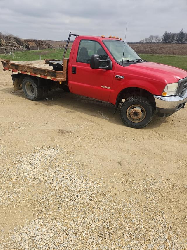 Image of Ford F-350 equipment image 1