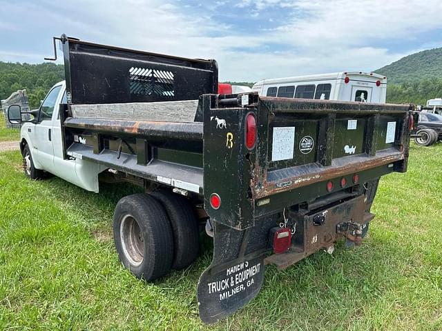 Image of Ford F-350 equipment image 2