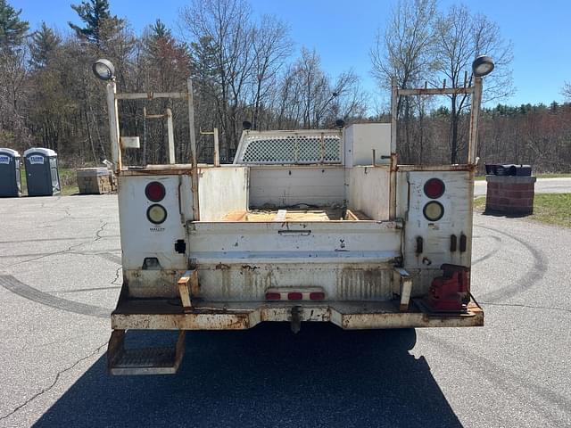 Image of Ford F-350 equipment image 4