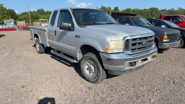 Image of Ford F-350 equipment image 2