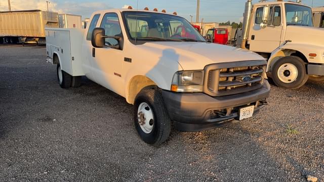 Image of Ford F-350 equipment image 2