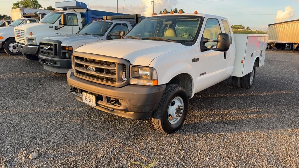 Image of Ford F-350 Primary image