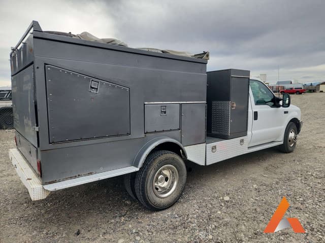 Image of Ford F-350 equipment image 4