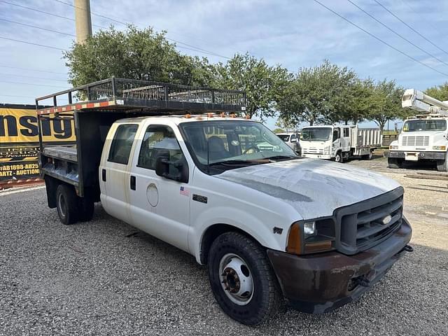 Image of Ford F-350 equipment image 4