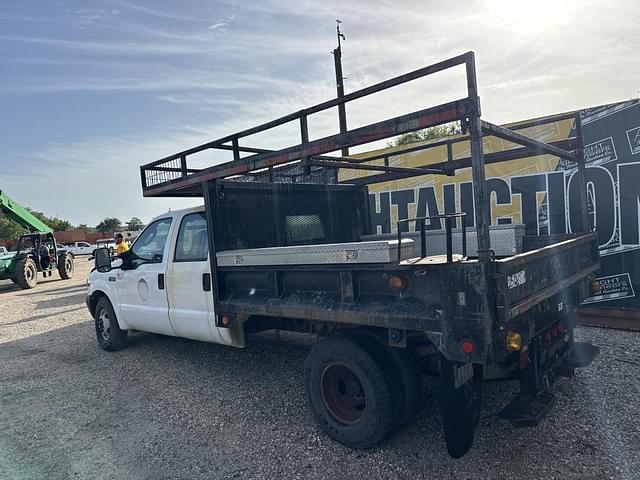 Image of Ford F-350 equipment image 1