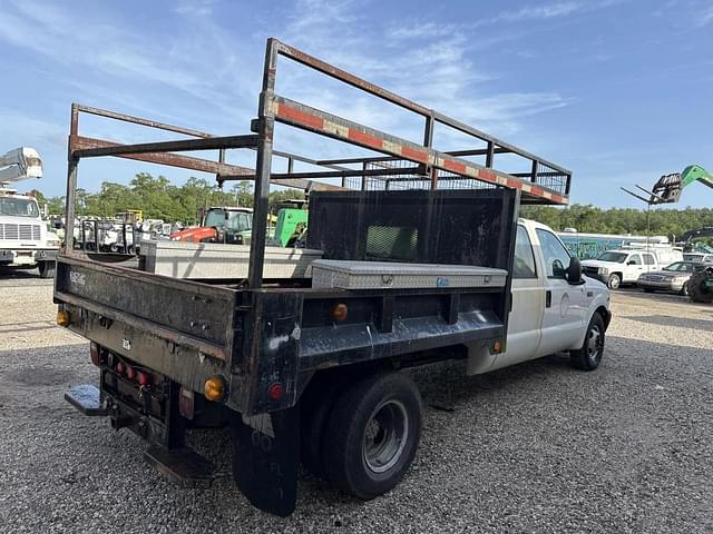 Image of Ford F-350 equipment image 2