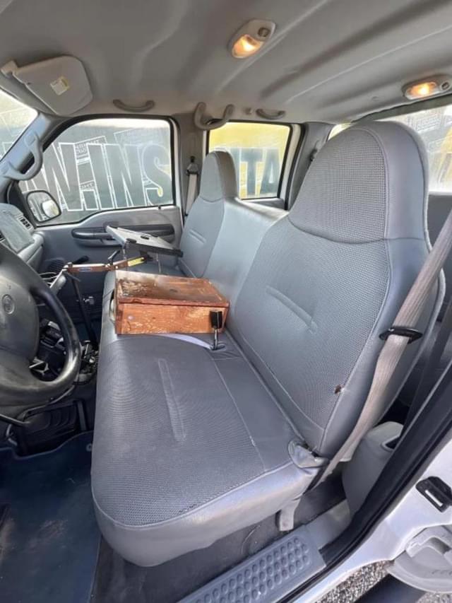 Image of Ford F-350 equipment image 4