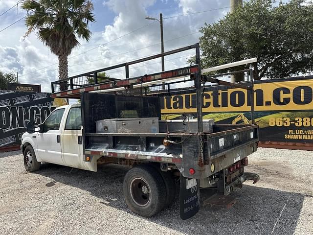 Image of Ford F-350 equipment image 1