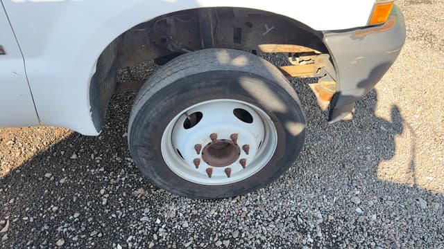 Image of Ford F-450 equipment image 3