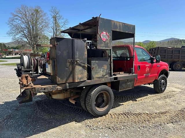 Image of Ford F-450 equipment image 3