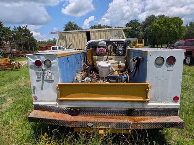Image of Ford F-450 equipment image 4