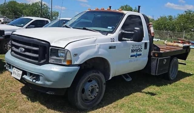 Image of Ford F-450 equipment image 2