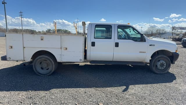 Image of Ford F-450 equipment image 3