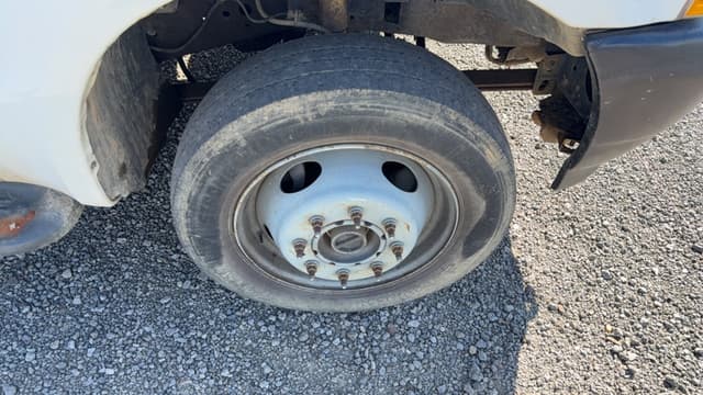 Image of Ford F-450 equipment image 4