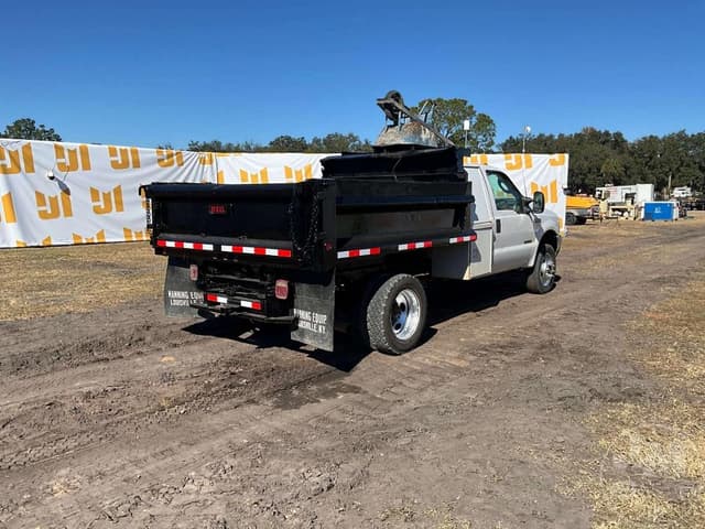 Image of Ford F-450 equipment image 4