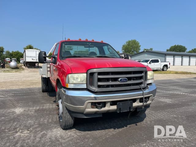 Image of Ford F-450 equipment image 3