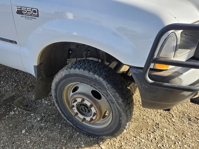 Image of Ford F-550 equipment image 4