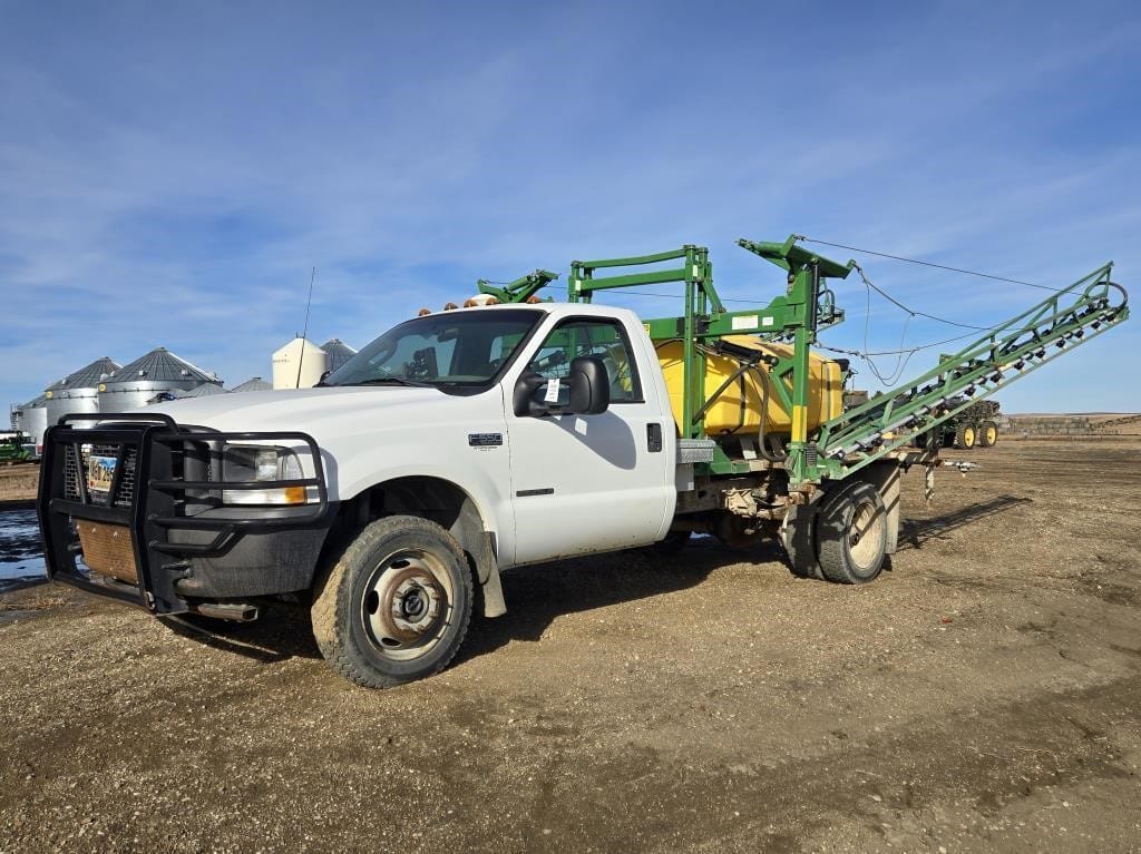 2003 Ford F-550 Equipment Image0