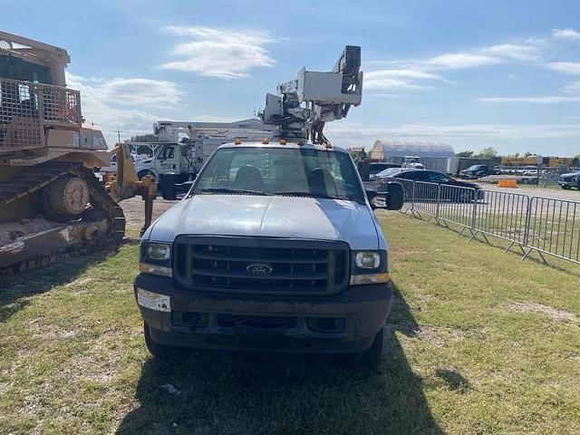 Image of Ford F-550 equipment image 2