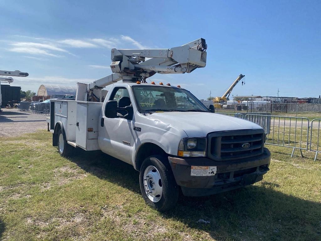 Image of Ford F-550 Primary image