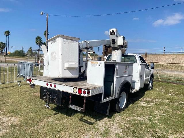 Image of Ford F-550 equipment image 3