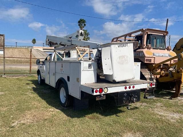 Image of Ford F-550 equipment image 4