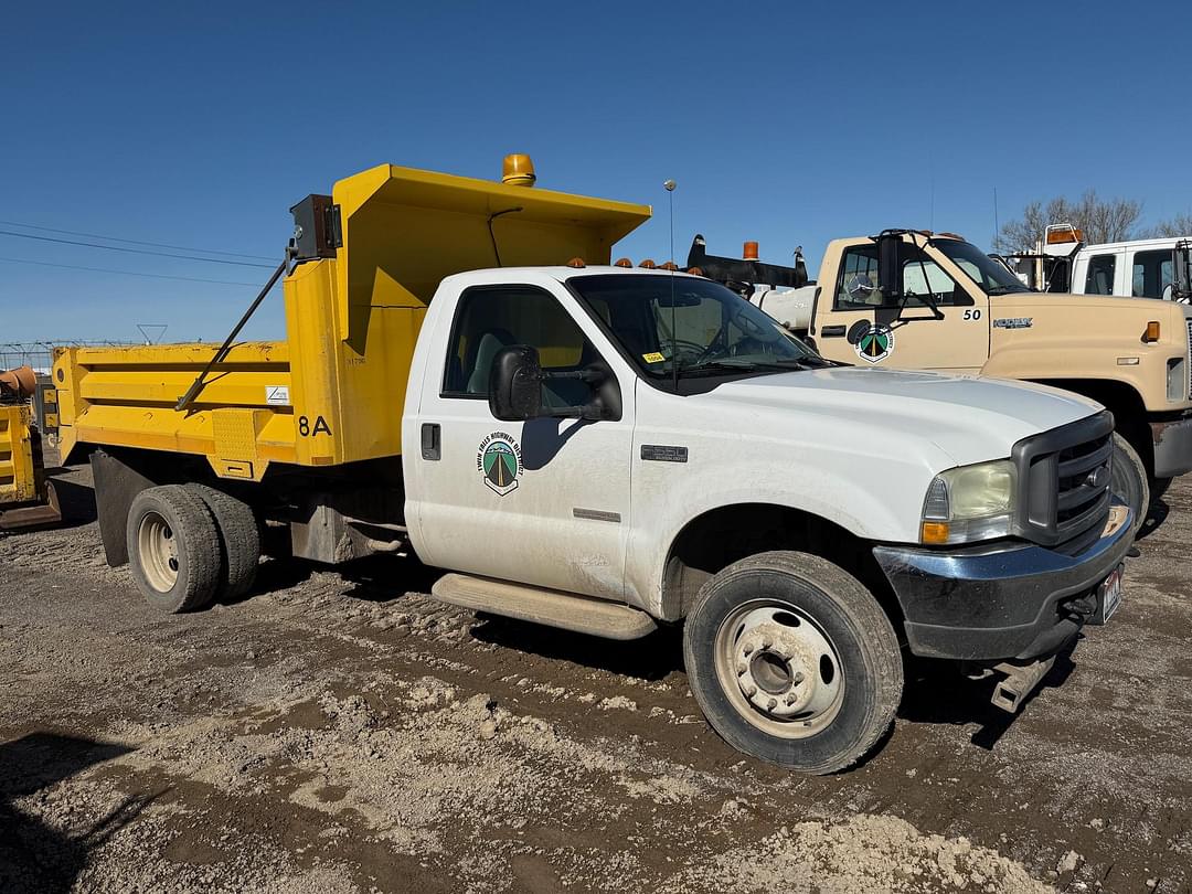 Image of Ford F-550 Primary image