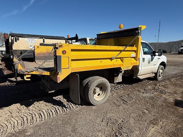 Image of Ford F-550 equipment image 4