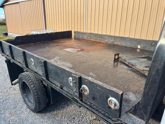 Image of Ford F-550 equipment image 2