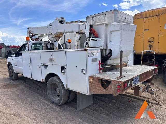 Image of Ford F-550 equipment image 2